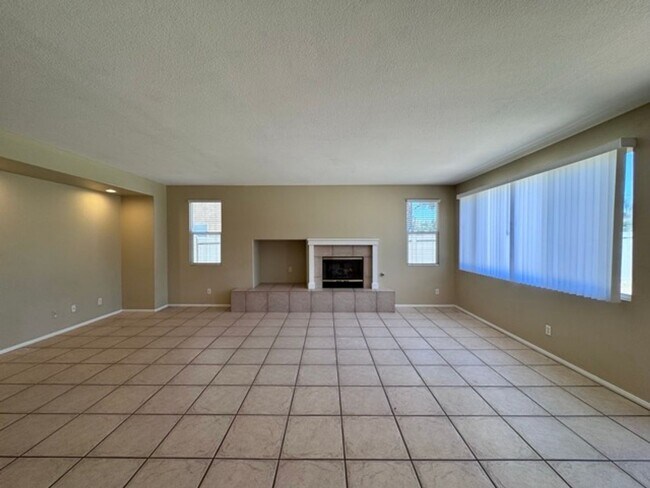 Building Photo - Murrieta Home with 6 Bedrooms plus a Bonus...