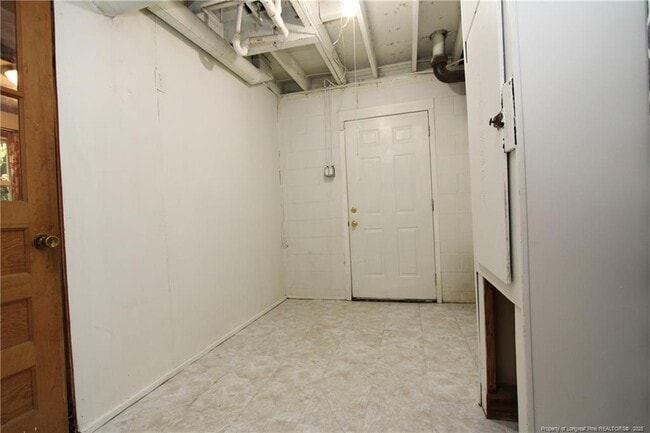 Building Photo - 1427 Seminole Trail