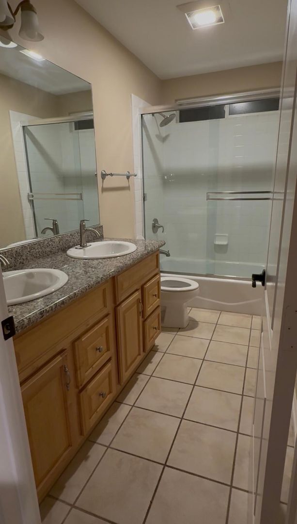 Building Photo - Charming Home Just Minutes from the Beach!