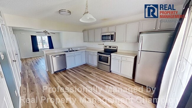 Building Photo - Super cute 2 BD/2.5 BA Townhome with Screened Porch