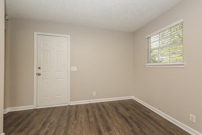 Building Photo - 1318 Lyndsey Ridge Dr