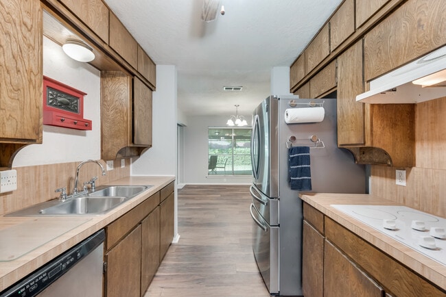 Building Photo - 1006 Walnut Pl