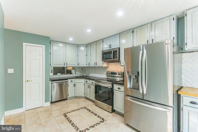 Building Photo - 13401 Silver Moon Way
