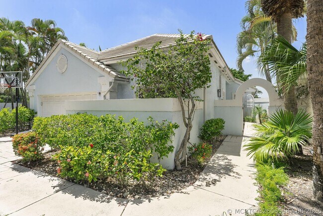 Building Photo - 897 Dickens Pl