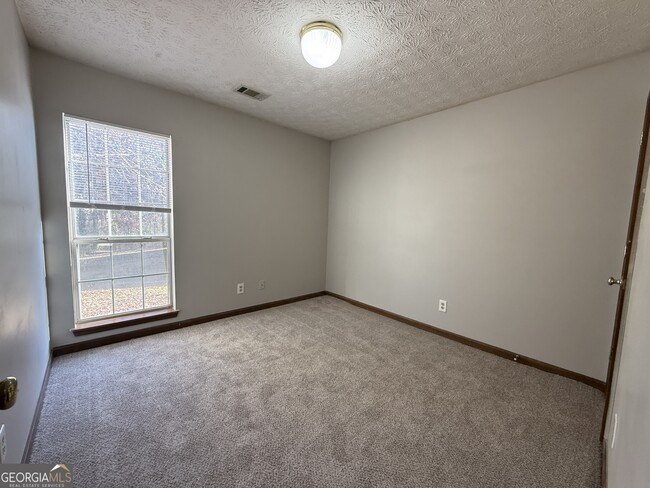 Building Photo - 235 Whirlwind Ct