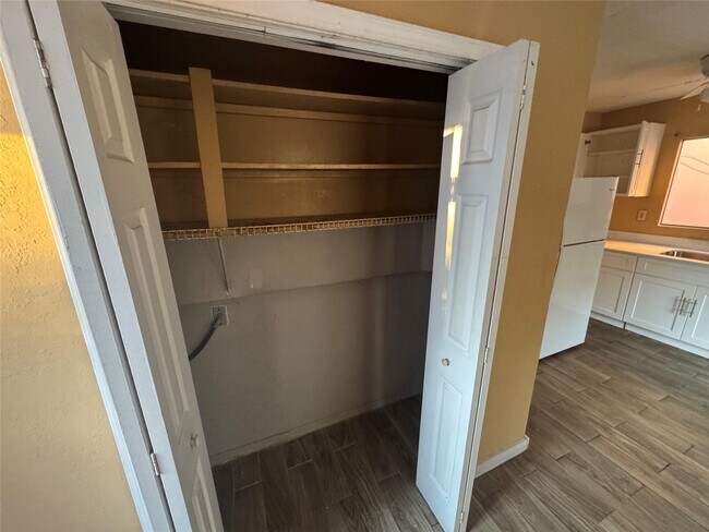 Building Photo - 2131 Lincoln St