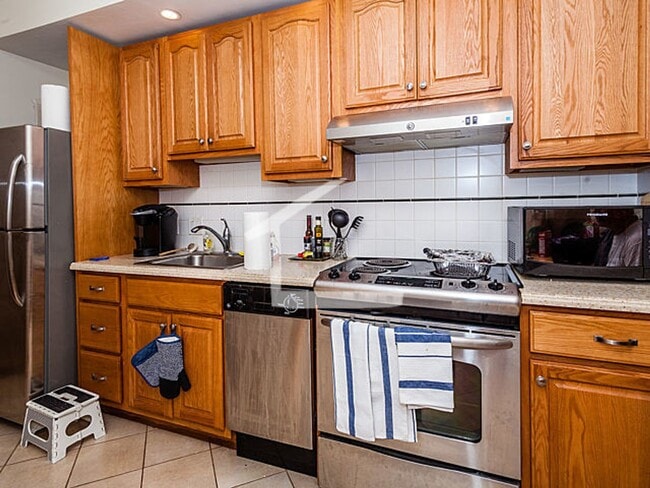 Building Photo - Very rare 4 bed 2 bath in beacon hill......