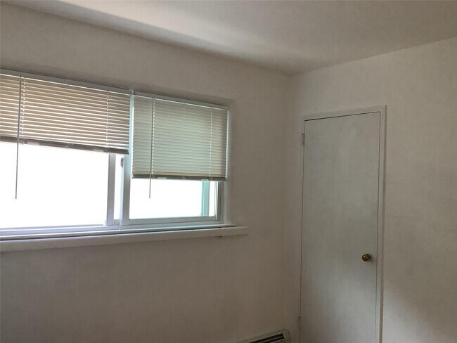 Building Photo - 549 Almena Ave