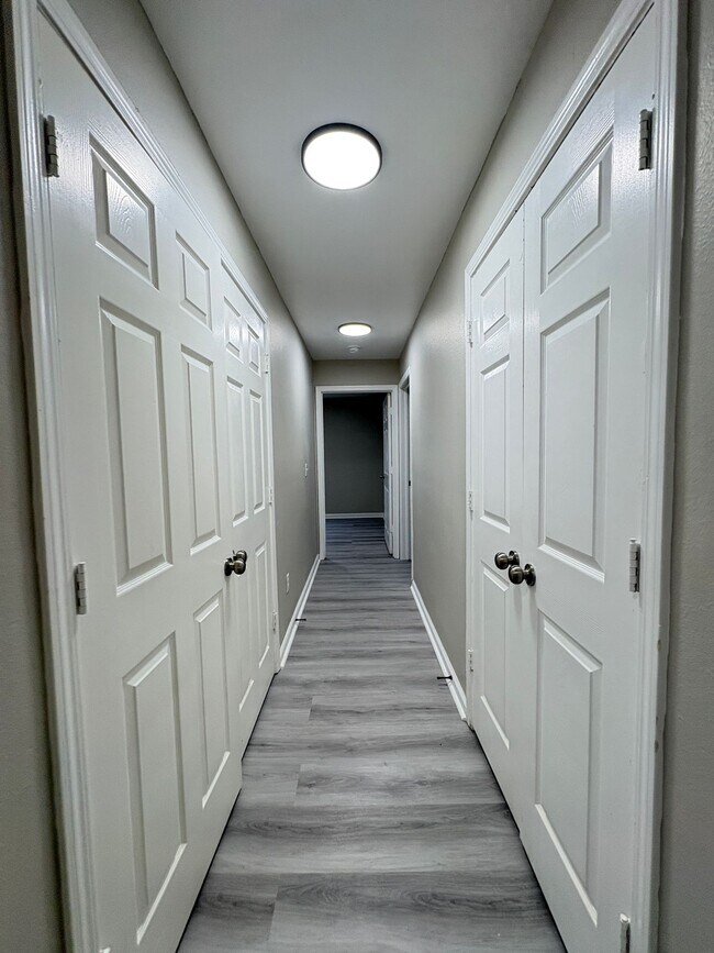 Building Photo - Bellagio Living III