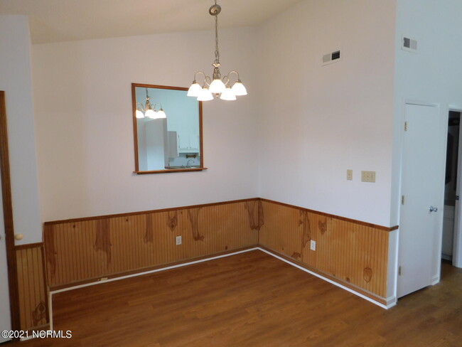 Building Photo - 132 Witten Cir