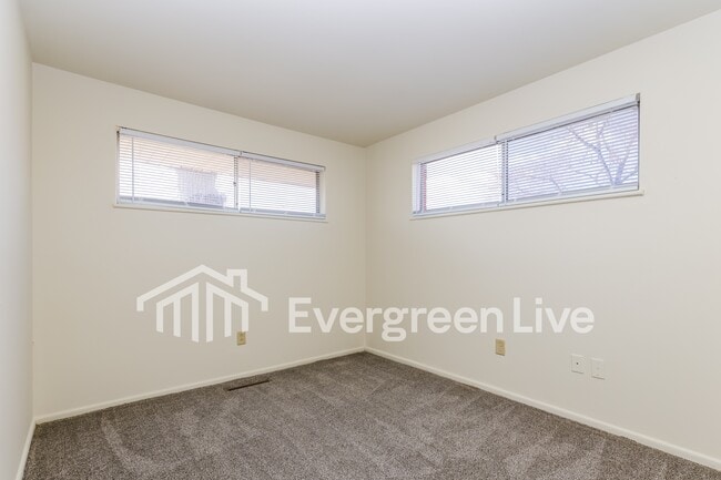 Building Photo - Currently accepting applications!