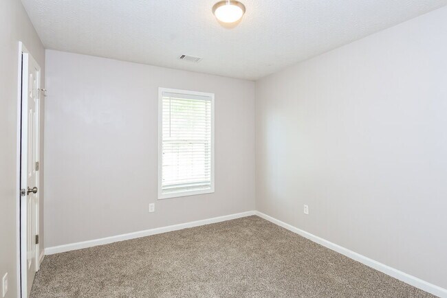 Building Photo - 680 Josh Ln