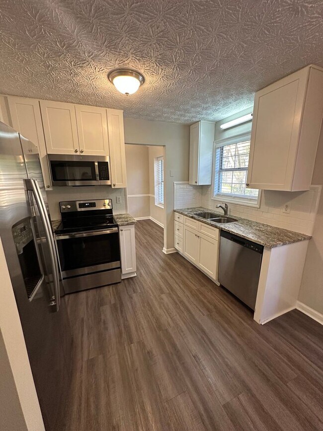 Building Photo - Beautiful Kennesaw Home For Rent!