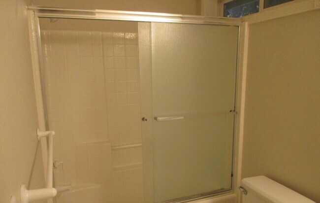 Building Photo - **$250 Move In Special**Beautiful 3 Bed 3 Bath Home in Gig Harbor