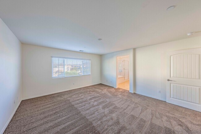 Building Photo - Large Single Family, 5 Bed 3 Bath, Corona-Norco Unified School District.