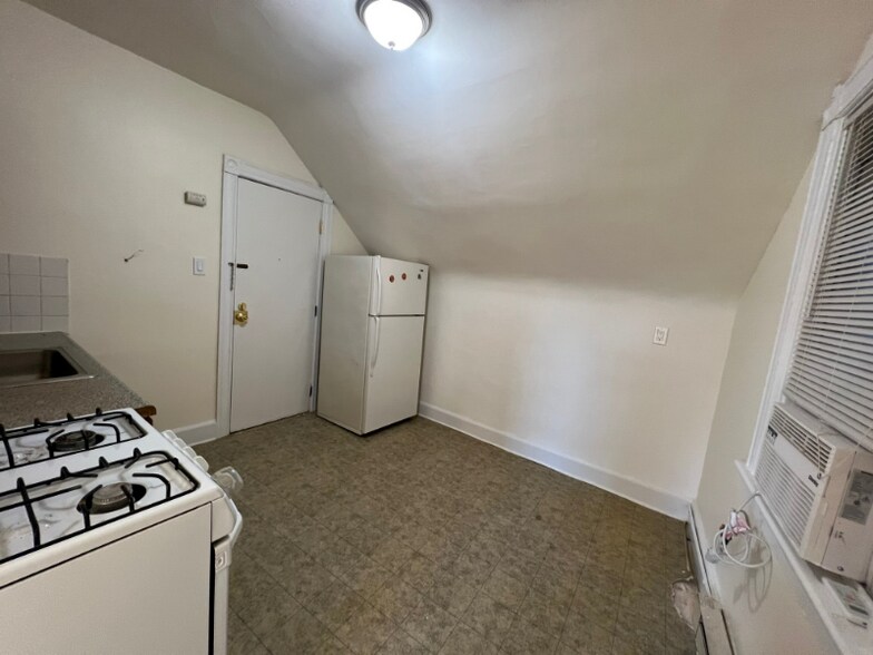 Building Photo - 42 Highwood Terrace