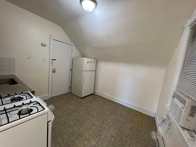Building Photo - 42 Highwood Terrace