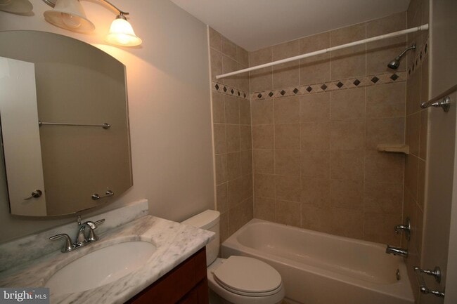 Building Photo - 114 Barnsfield Ct