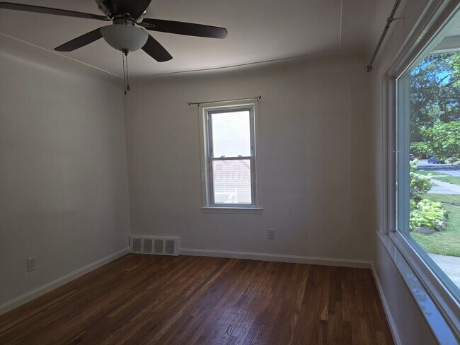 Building Photo - 534 Ardmore Dr