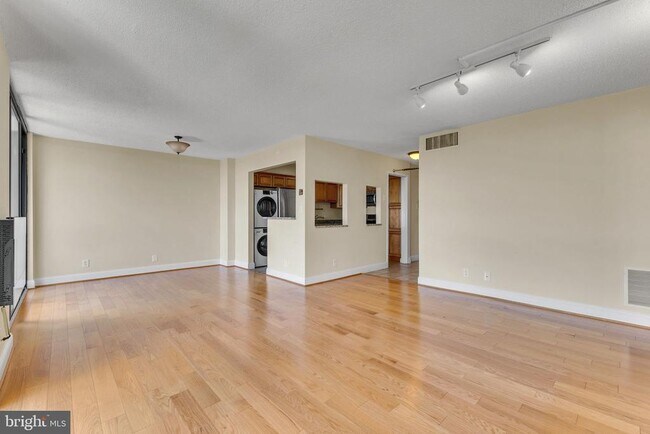 Building Photo - 6800 Fleetwood Rd