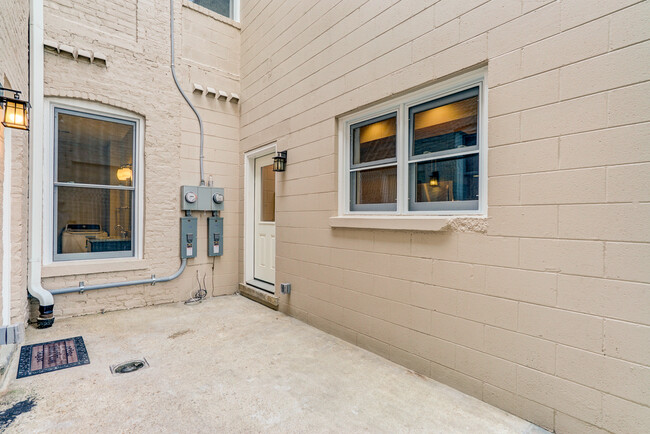 Building Photo - 12 W Leigh St