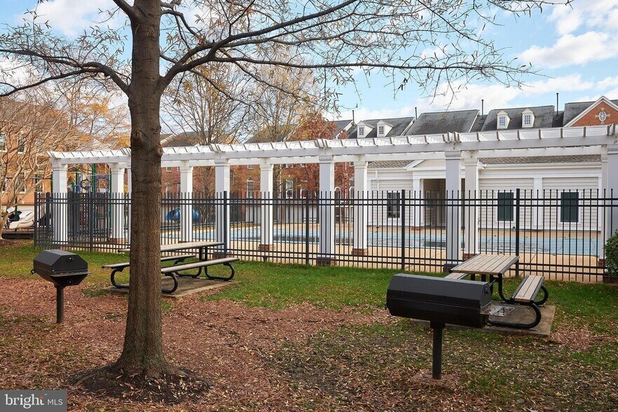 Building Photo - 1607A Potomac Greens Dr