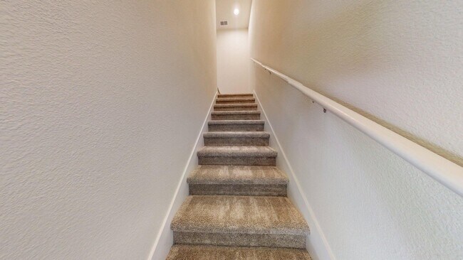Building Photo - 3 BR 2.5 BA   TOWNHOME  - Bayberry Subdivi...