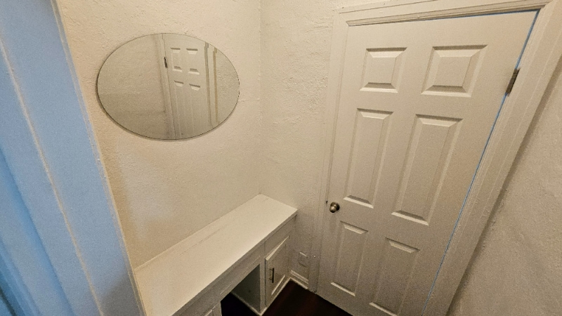 Building Photo - 1216 W Court St