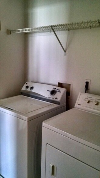 Building Photo - 37 Parkside Ct