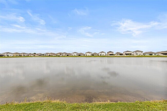 Building Photo - 16847 Delia St