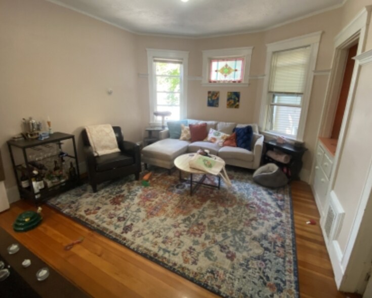 Building Photo - 15 Rowell St