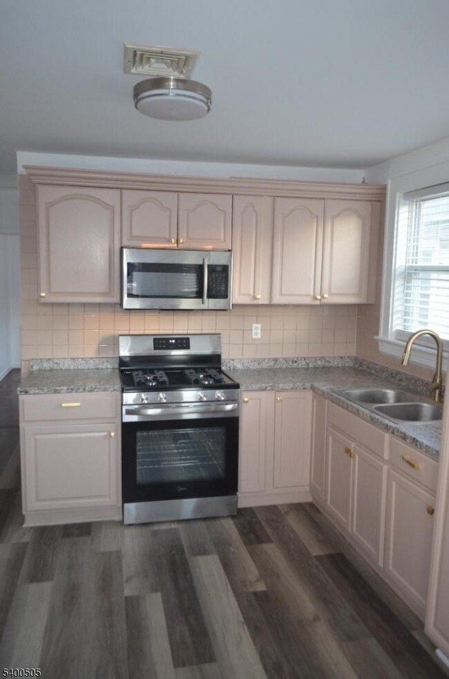 Building Photo - 14 Fremont St