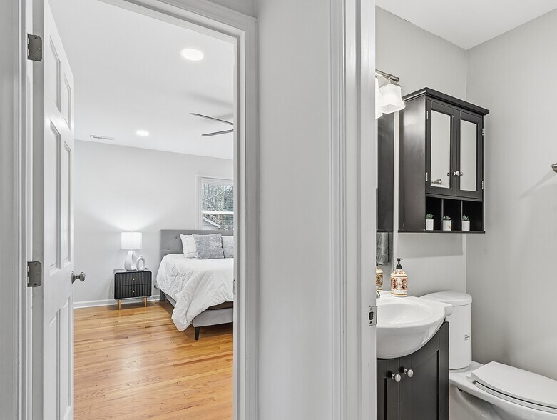 Building Photo - 1113 Yorkshire Dr