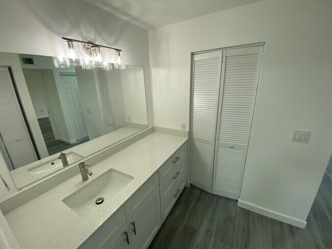 Building Photo - 21203 Largo Way