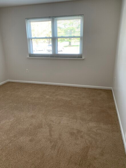 Dining Area - 801 Twin Circle Dr