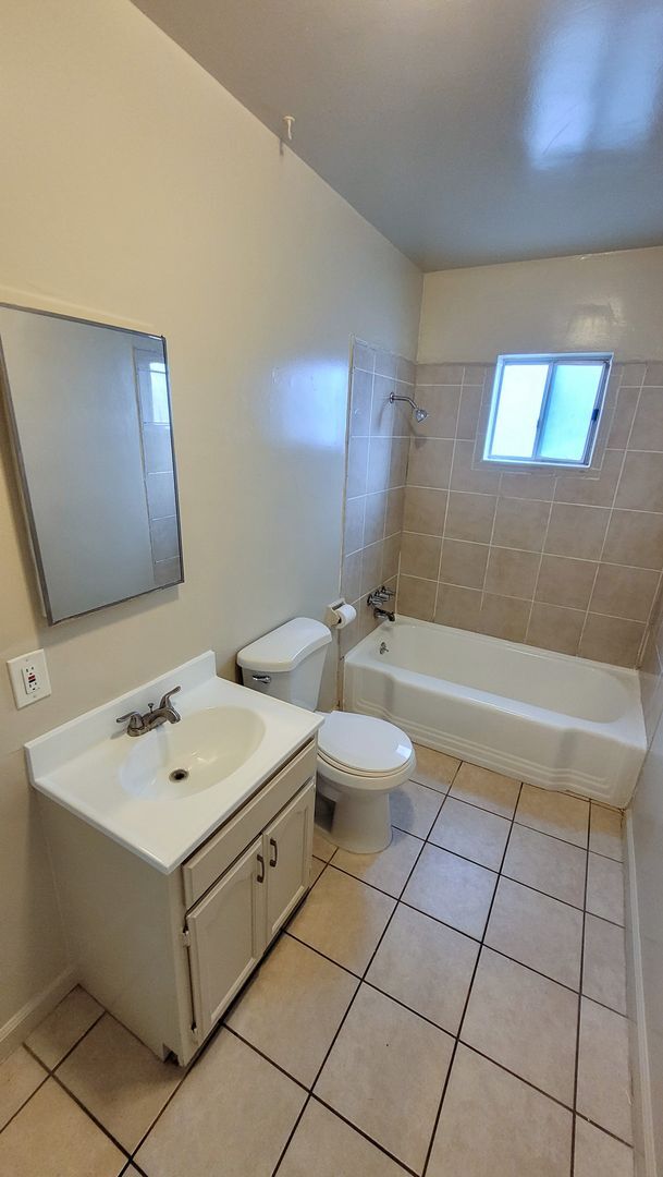 Building Photo - m12307