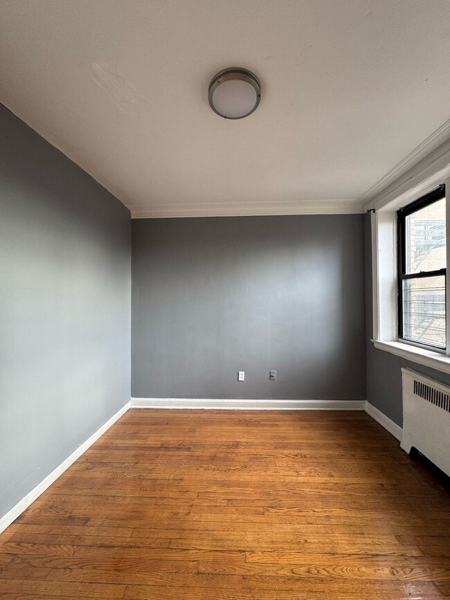 Building Photo - 22 Van Velsor Pl