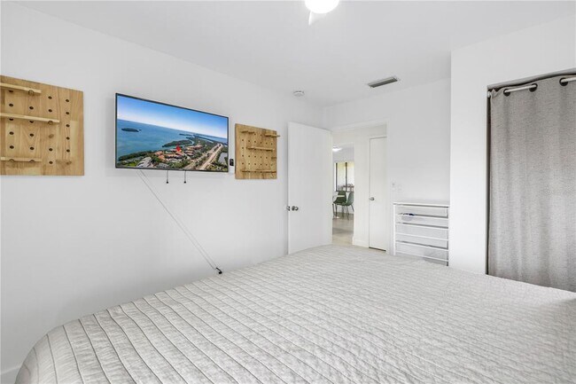 Building Photo - 1515 Pinellas Bayway S