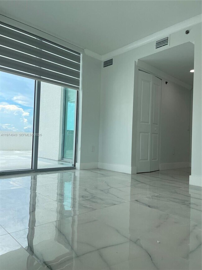 Building Photo - 2681 N Flamingo Rd