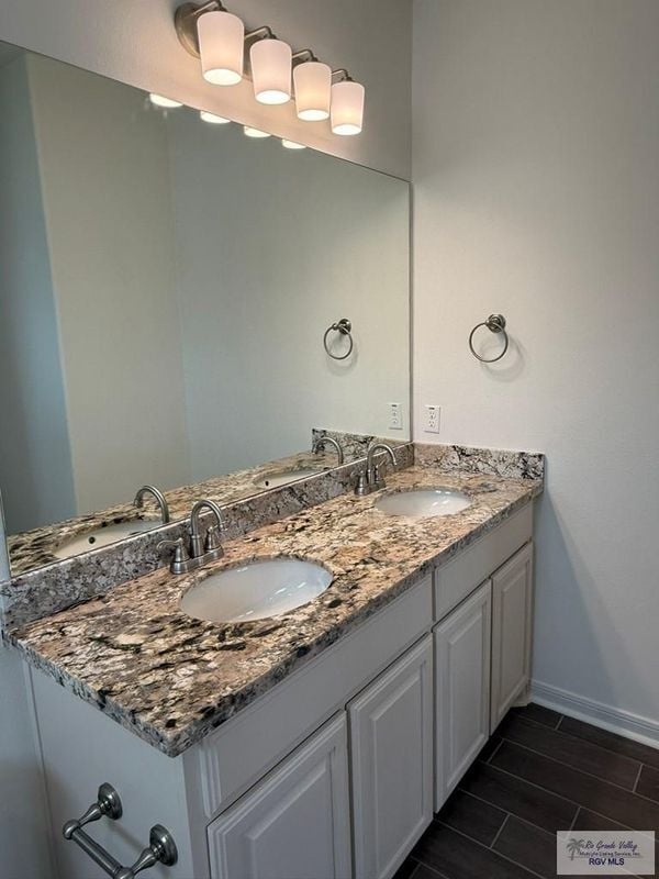 Building Photo - 3505 Cove Real Dr