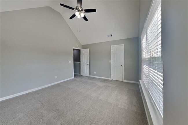 Building Photo - 4087 Rosebud Park Dr