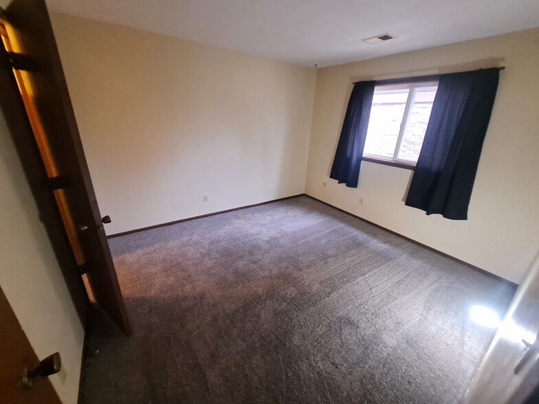 Building Photo - 1444 W 16th St