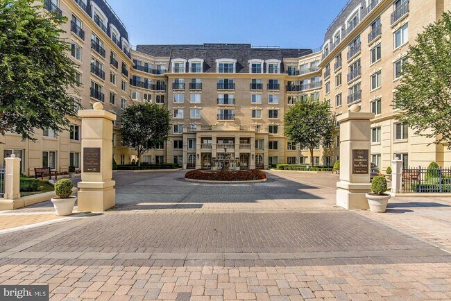 Building Photo - 5 Park Pl