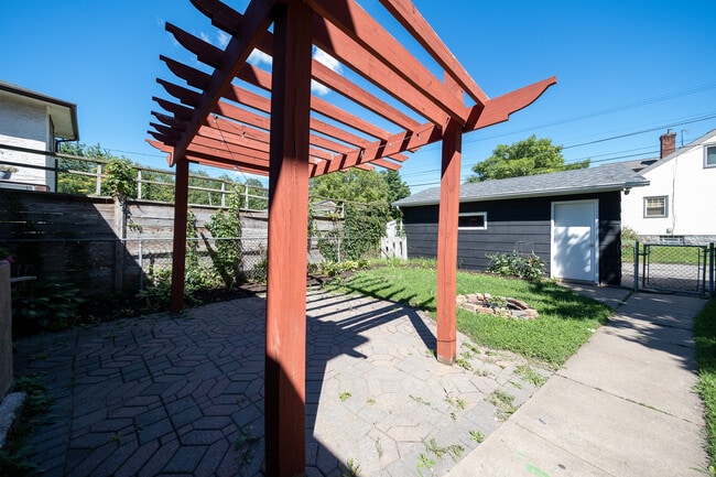 Building Photo - 2019 19th Ave NE