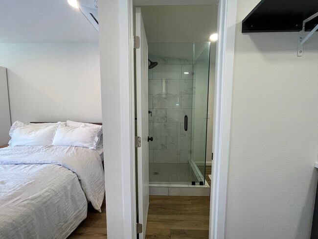 Building Photo - 1075 Redondo Ave