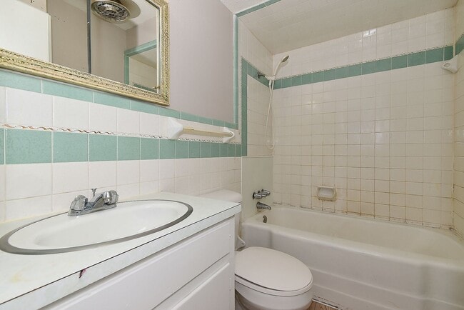 Building Photo - 1208 Yellowstone St