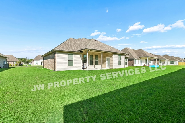 Building Photo - 44208 Huntley Rd