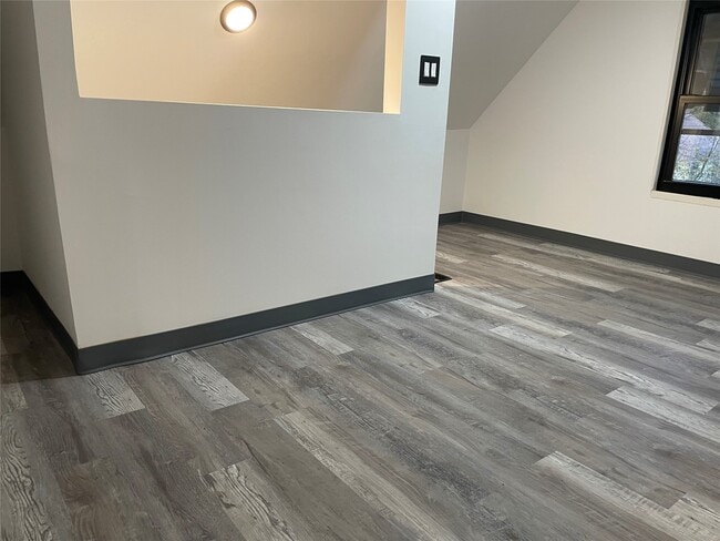 Building Photo - 50 Schubert St