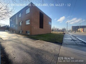 Building Photo - 5058 Broadway Ave