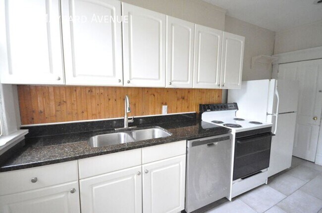 Building Photo - 17 E Maynard Ave